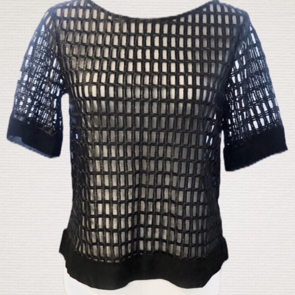 Banana Republic caged mesh short sleeve blouse size XS